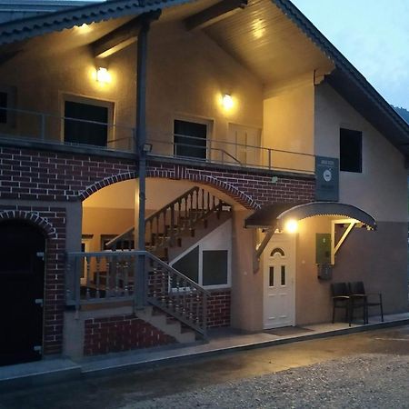 Apartmani Unski Biser Цазин Экстерьер фото